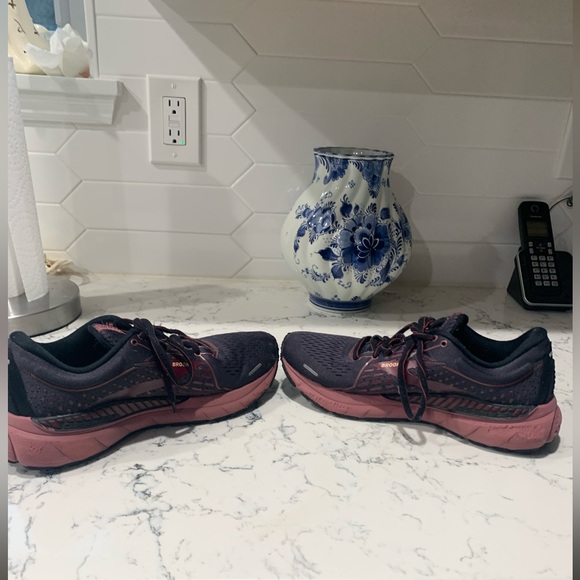 Brooks Adrenaline 21 size 8.5 womans running sneakers - Picture 3 of 8